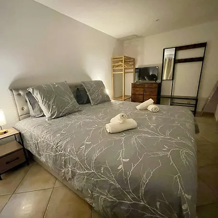 Apartament Vous Viendrez Vivre Ici , 3 Pieces Chataignier Garage A Moto