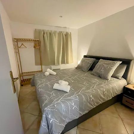 Apartament Vous Viendrez Vivre Ici , 3 Pieces Chataignier Garage A Moto *