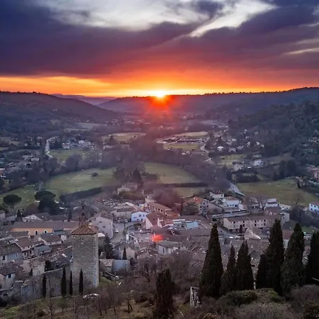 Vous Viendrez Vivre Ici , 3 Pieces Chataignier Garage A Moto