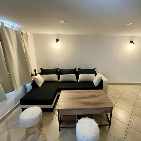 Vous Viendrez Vivre Ici , 3 Pieces Chataignier Garage A Moto Apartmán *