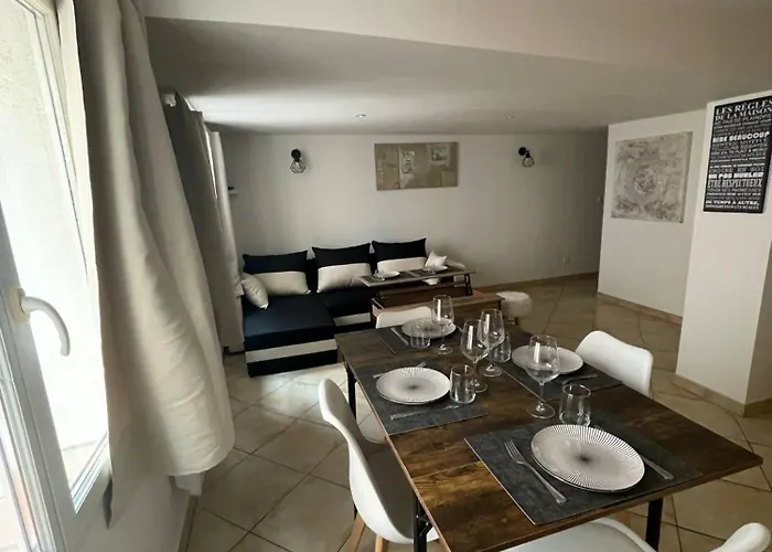 Vous Viendrez Vivre Ici , 3 Pieces Chataignier Garage A Moto * Riez