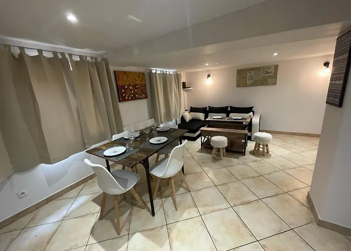 Apartment Vous Viendrez Vivre Ici , 3 Pieces Chataignier Garage A Moto