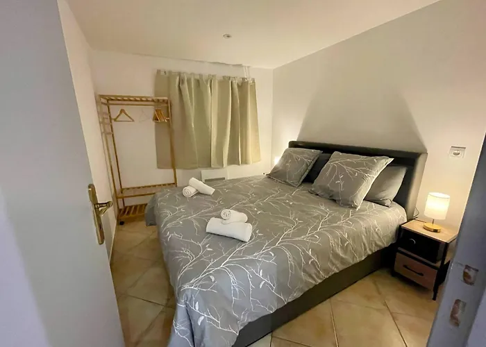 Apartment Vous Viendrez Vivre Ici , 3 Pieces Chataignier Garage A Moto *